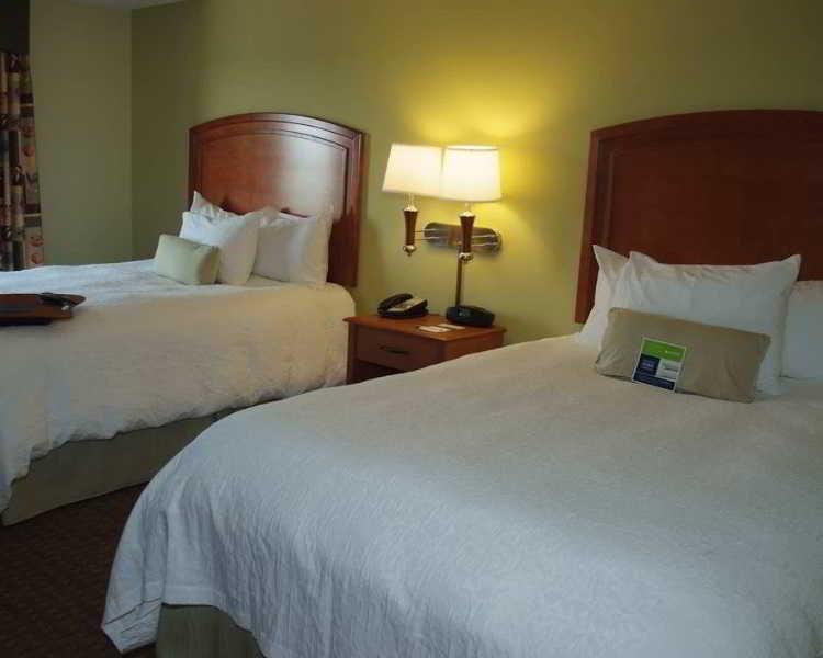 Hampton Inn Macomb Szoba fotó